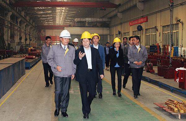 西安市委常委、常務(wù)副市長岳華峰蒞臨西瑪電機調(diào)研指導(dǎo)。